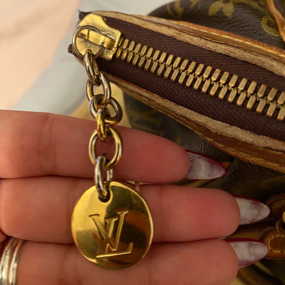 Louis Vuitton
Tivoli Handbag Monogram Canvas PM - Picture 8 of 16